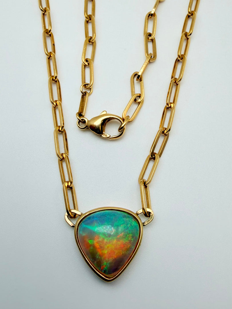 18Kt Yellow Gold 5.64Ct Opal Bezel-Set Stone On A Paperclip Chain