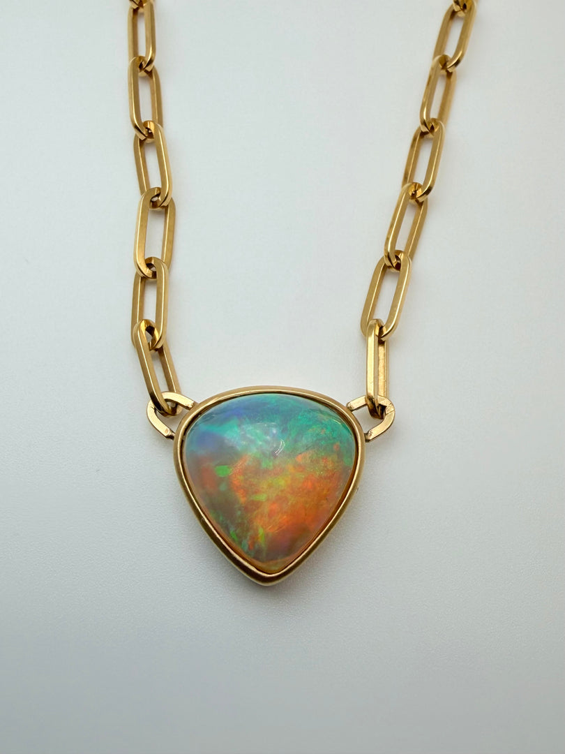18Kt Yellow Gold 5.64Ct Opal Bezel-Set Stone On A Paperclip Chain