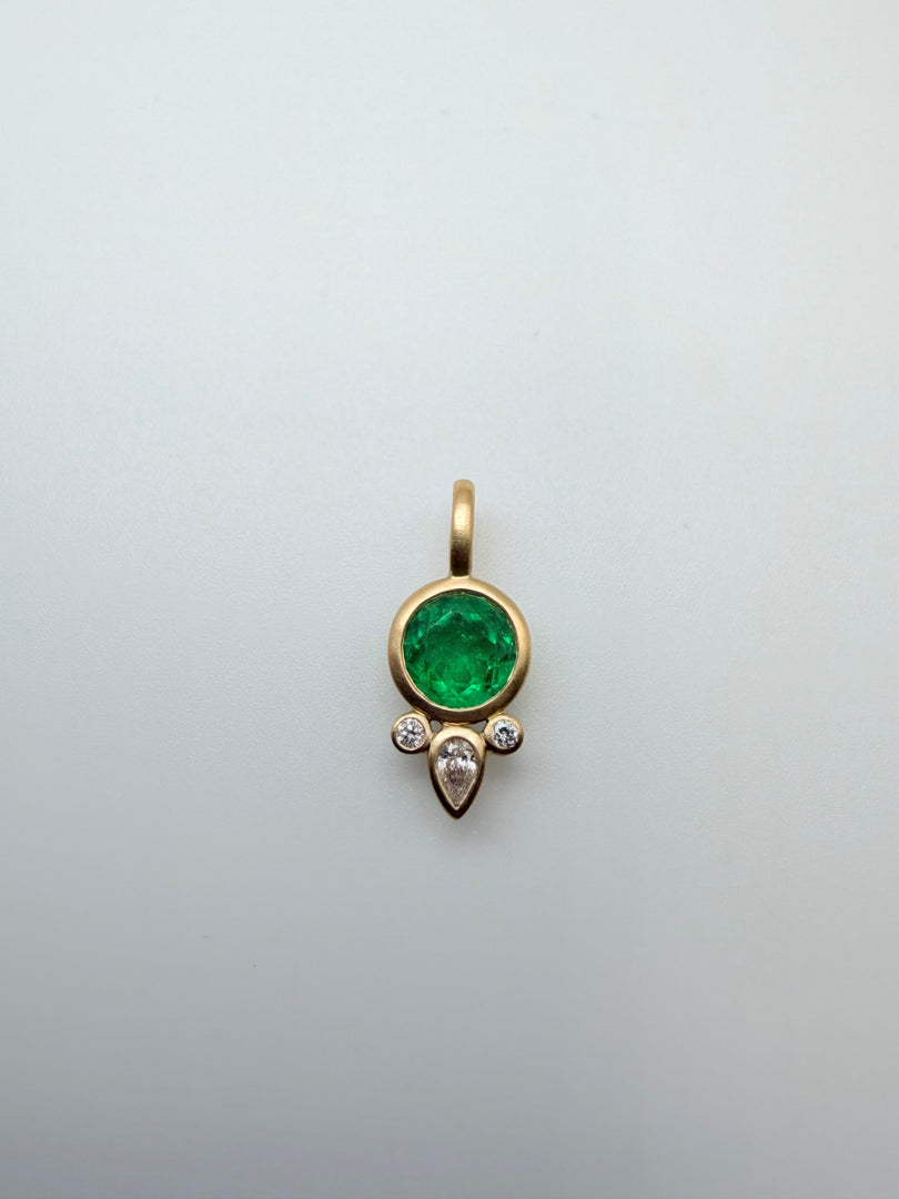 18Kt Yellow Gold Emerald And Diamond Bezel-Set Satin Finsih 0.57/.08Ct Pendant