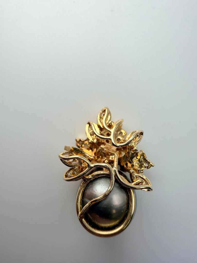 18Kt Yellow Gold 11Mm Tahitian Pearl With 28 Round Brilliant Diamonds