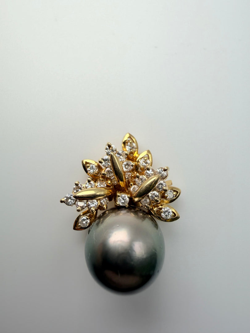 18Kt Yellow Gold 11Mm Tahitian Pearl With 28 Round Brilliant Diamonds