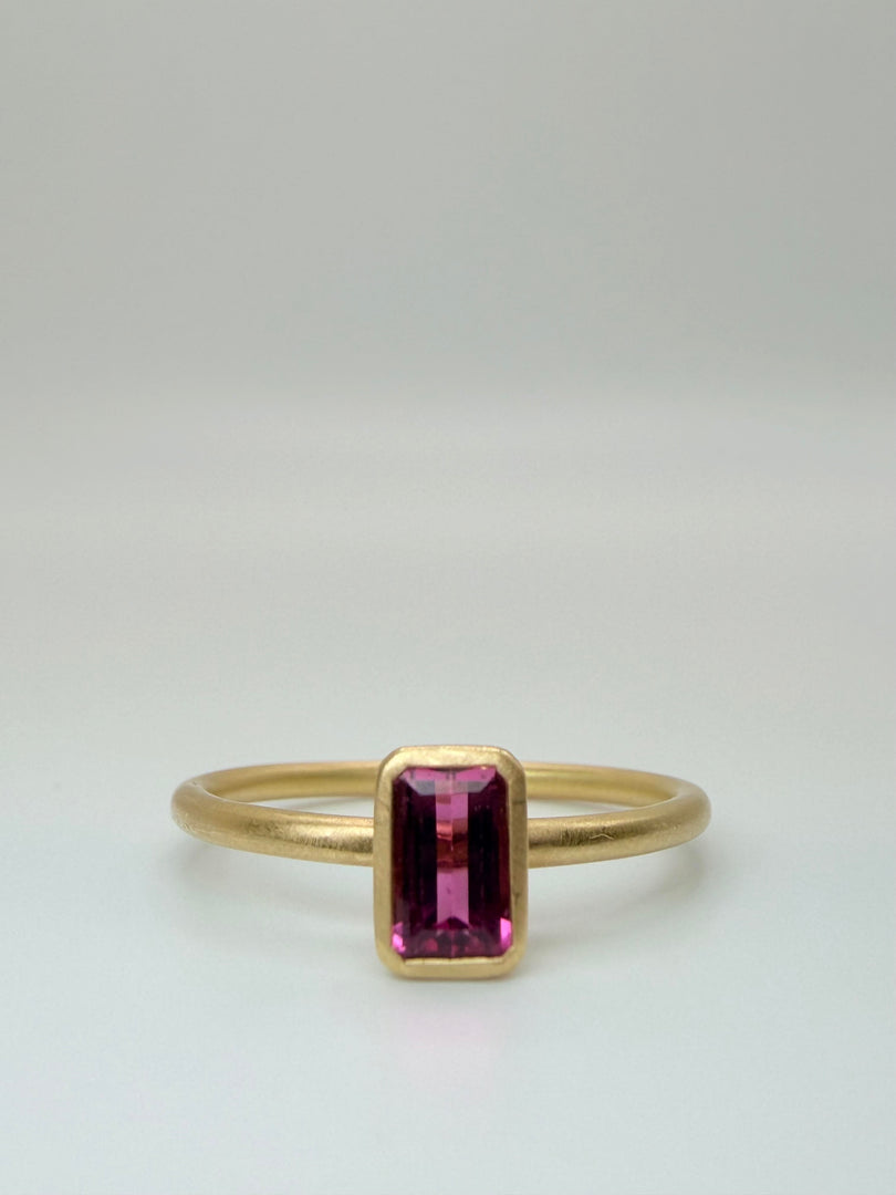 18Kt Yellow Gold 0.39Ct Emerald Cut Pink Tourmaline  Bezel-Set Satin Finish Ring Sz 7