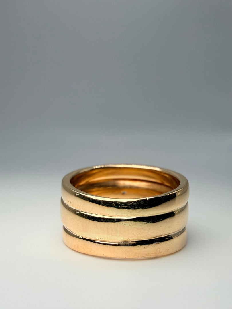 14Kt Yellow Gold Engagment Ring With 1.03 Radiant Diamond With A Color Of G And A Clarity Of Si2 Soldered Together Is 2 14Kt Yellow Gold Bands With 9 Round Diamonds On Each Ring.