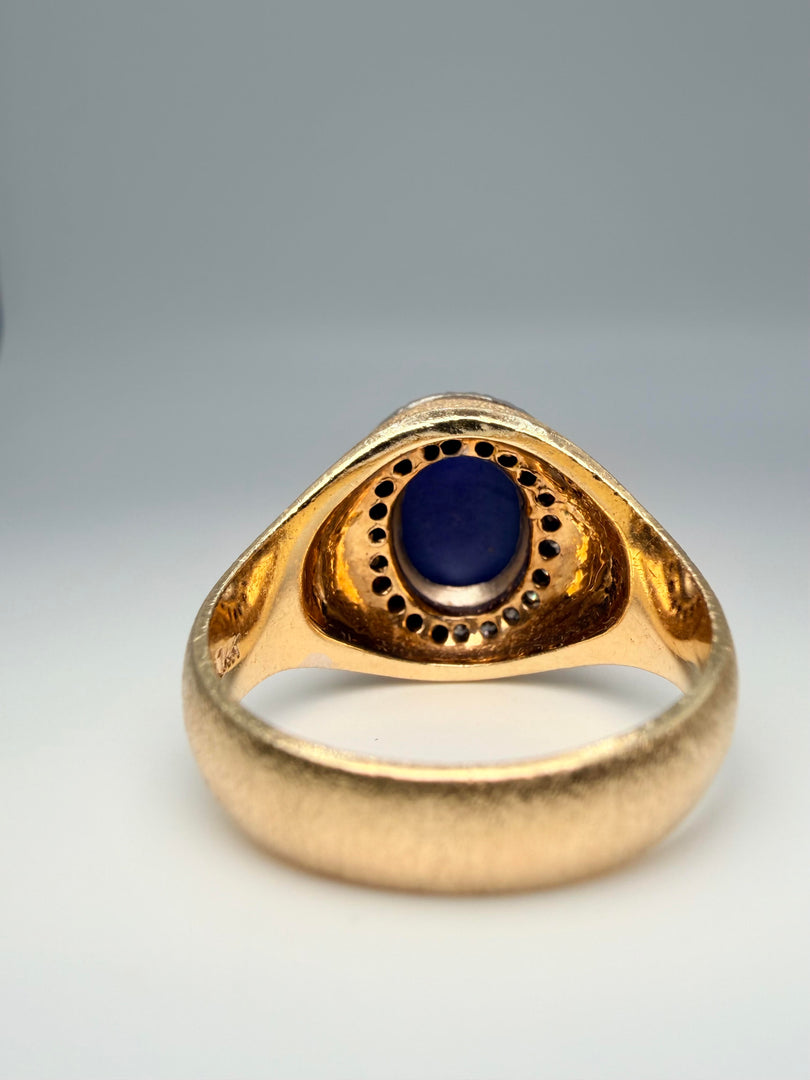 14Kt Yellow Gold Ring With Synthetic Blue Star Sapphire Cabochon Stone Surrounded By 22 Round Brilliant Diamonds Totalling Approximatley 0.25Ct