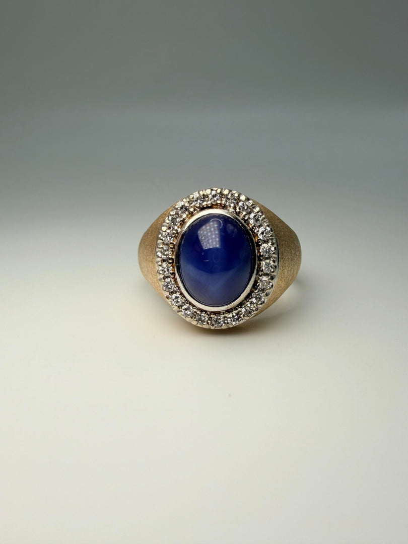 14Kt Yellow Gold Ring With Synthetic Blue Star Sapphire Cabochon Stone Surrounded By 22 Round Brilliant Diamonds Totalling Approximatley 0.25Ct