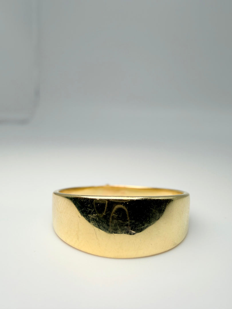 18Kt Yellow Gold Tapered Band Size 8.75  7Mm-2.3Mm