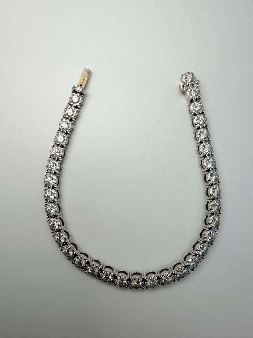 18Kt White Gold Diamond Tennis Bracelet With Exta Links 400 Diamonds Totaling 4.09CTW Si2G